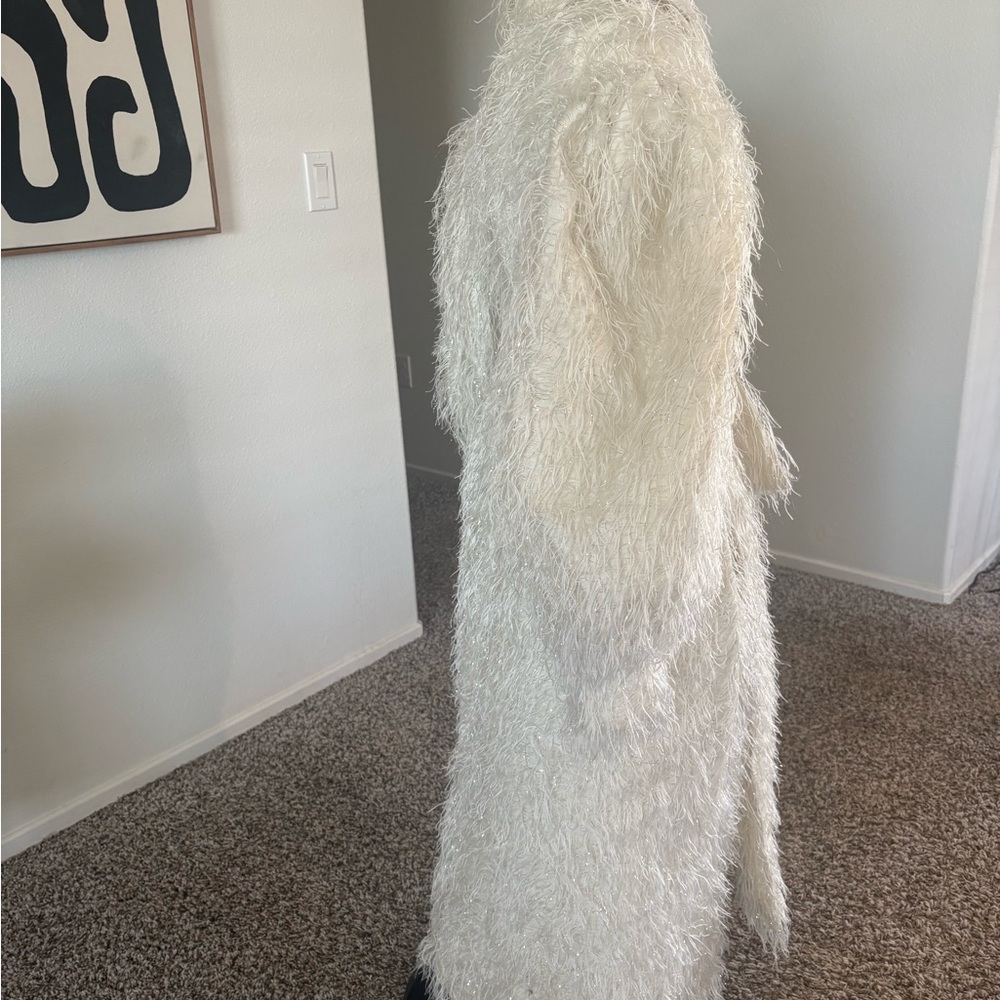 Sai Sankoh Enola Shaggy Faux Feathers White Coat - Picture 4 of 8